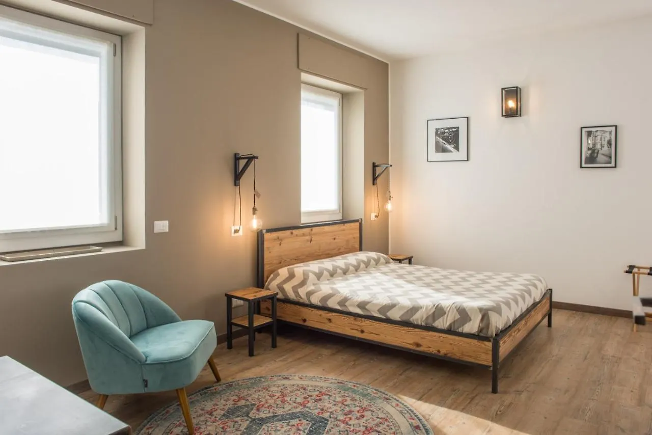 Guest house Officina Rooms Como Italy