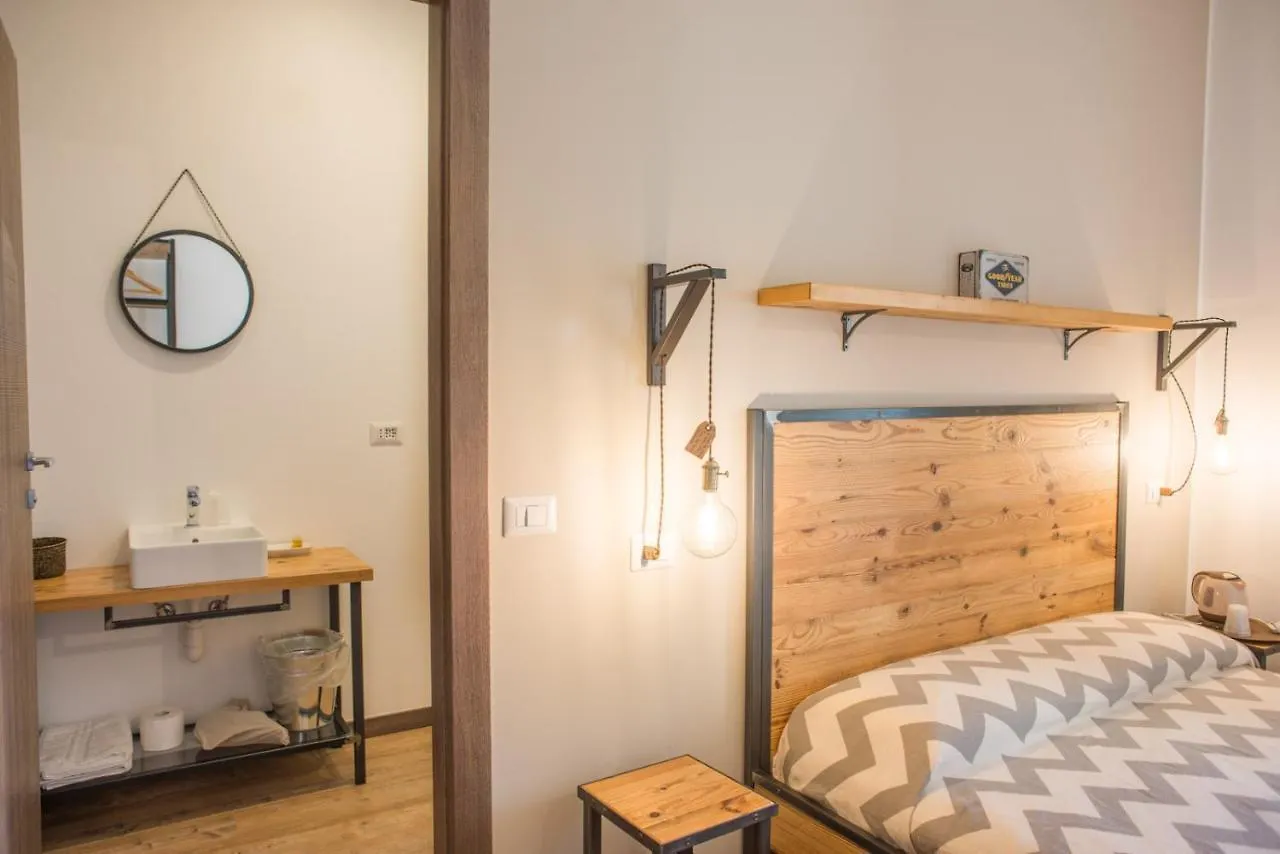 Guest house Officina Rooms Como Italy