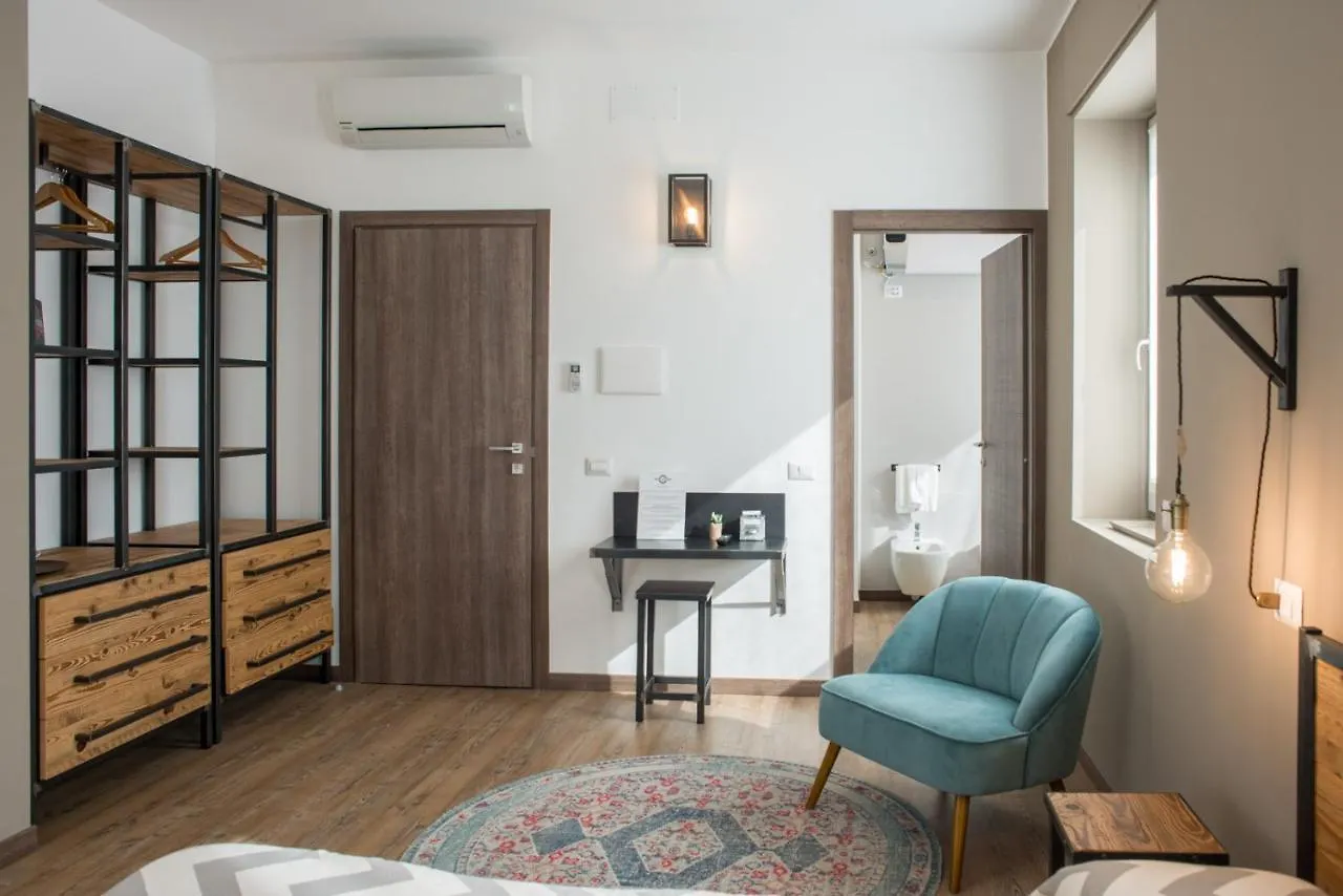 Officina Rooms Como Guest house
