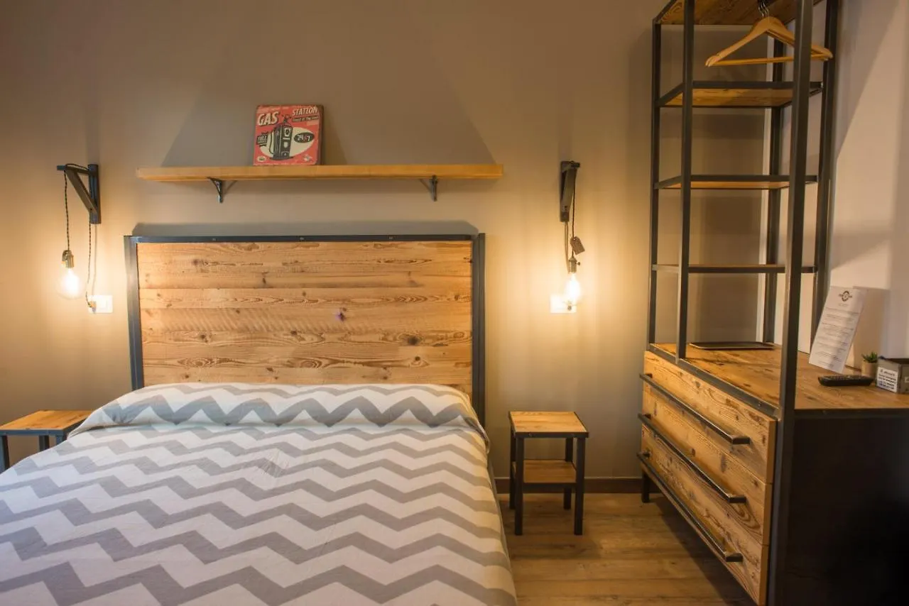 Officina Rooms Como 0*,  Italia